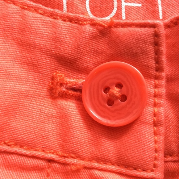 Ann Taylor LOFT Coral 6” Short - Picture 3 of 4